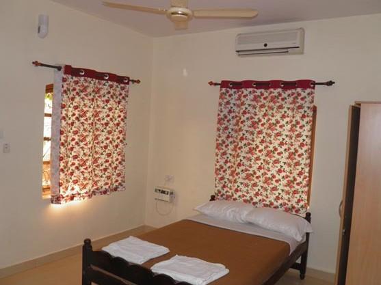 The Crib Hotel Morjim Extérieur photo