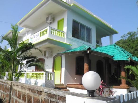 The Crib Hotel Morjim Extérieur photo
